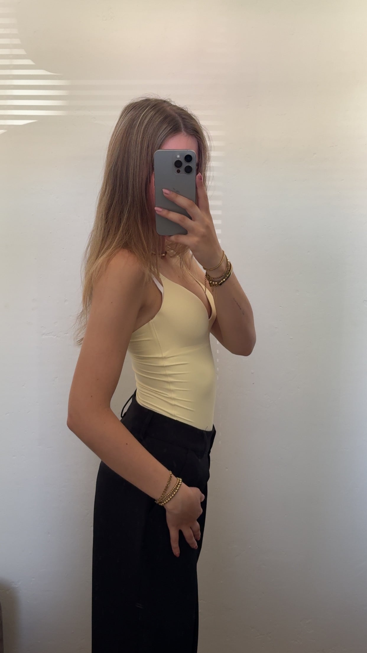 V-neck body