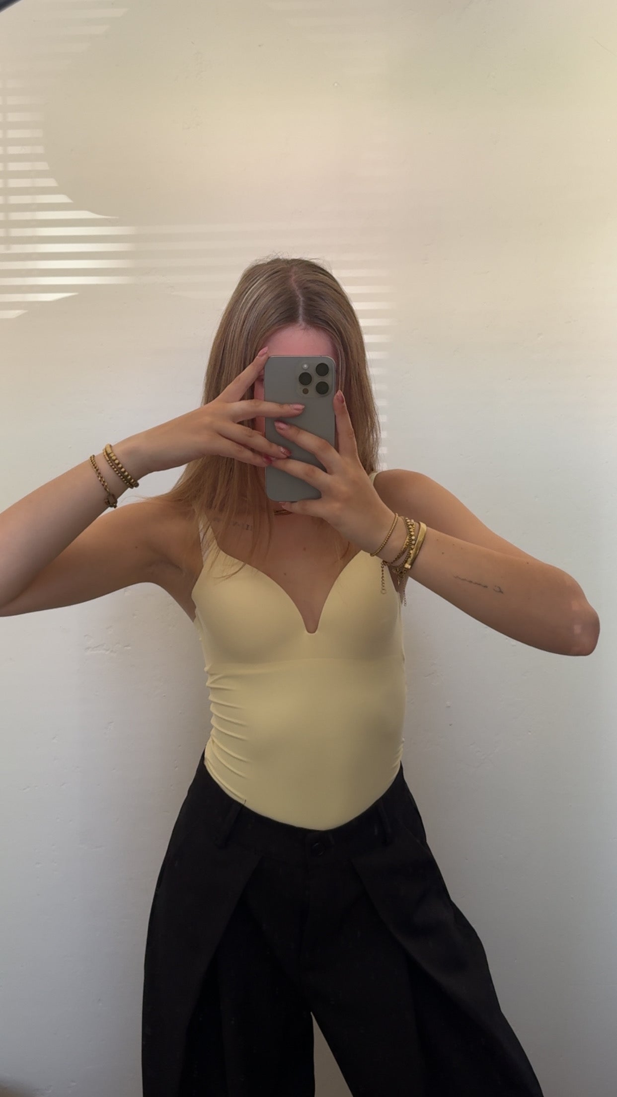 V-neck body
